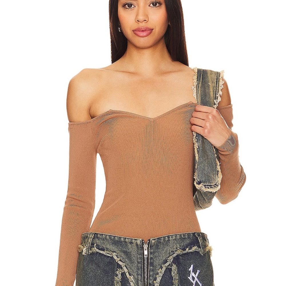 Ashton V Neck Bodysuit Tan Beige superdown size M NWT REVOLVE cold shoulder